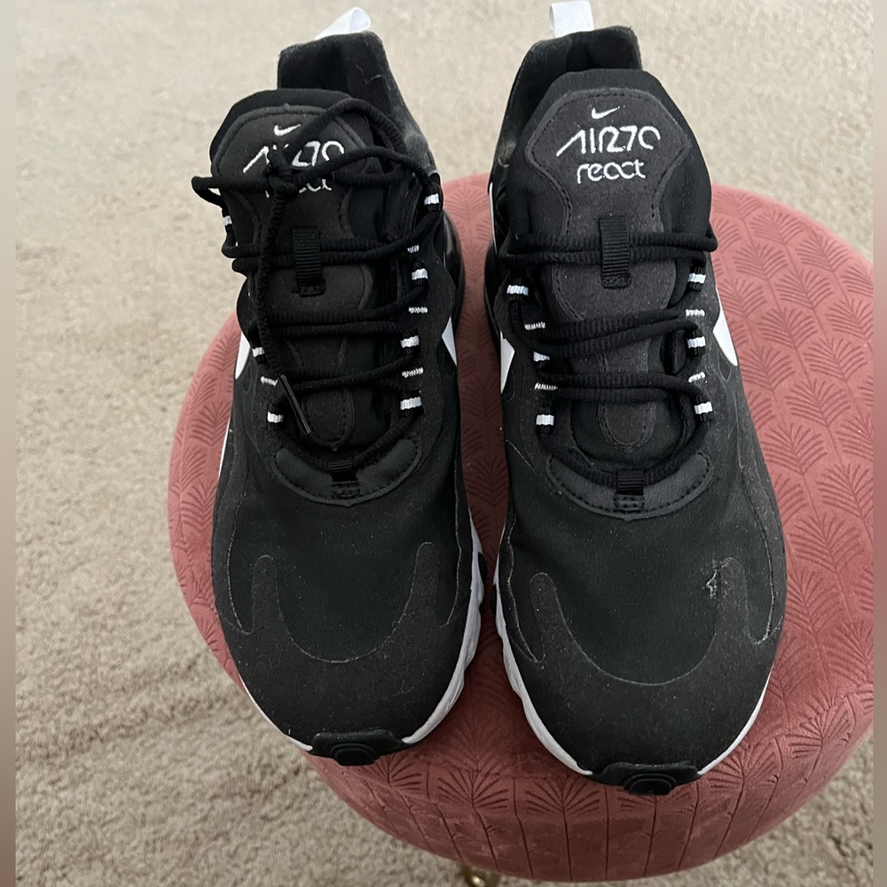 Nike - Picture 3 of 5